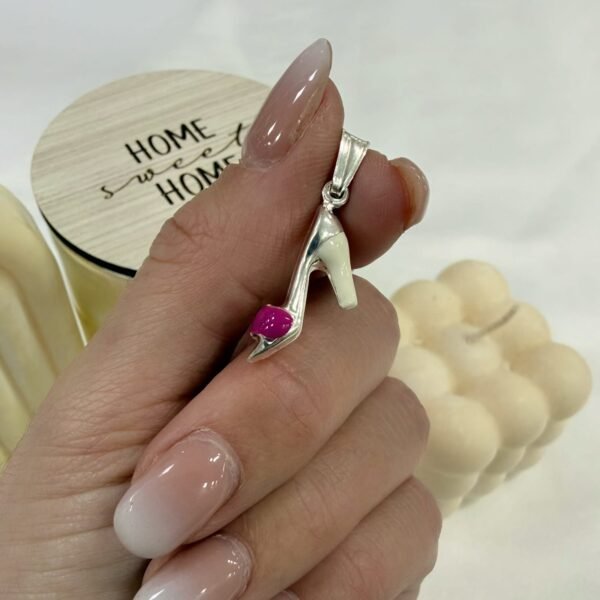 Dije a estileto inflado blanco y fucsia