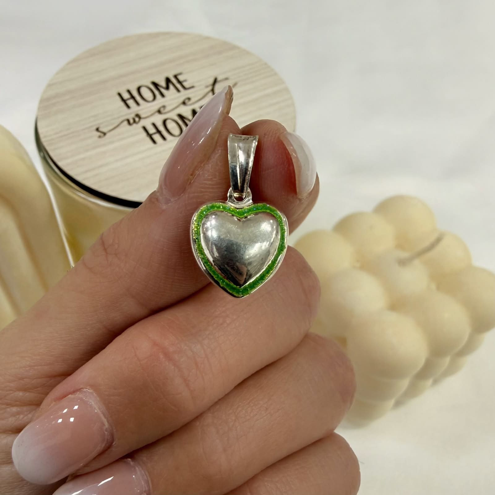 Dije a corazon inflado verde
