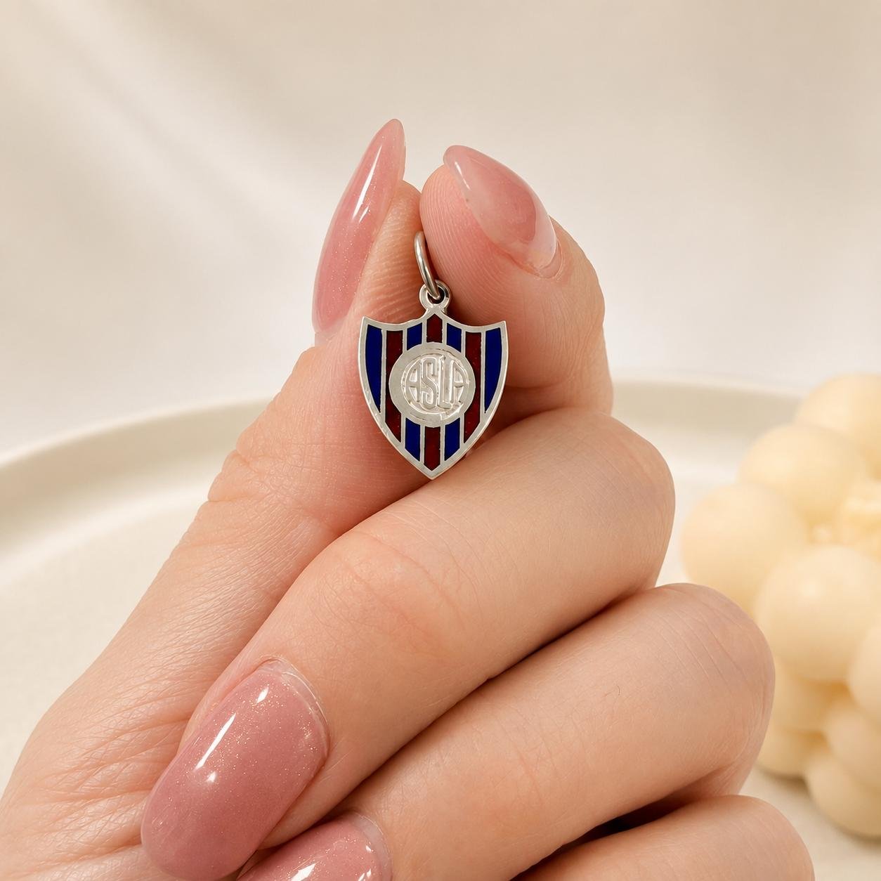 Dije a escudo san lorenzo B1