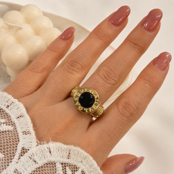 Anillo bulg grande piedra onix