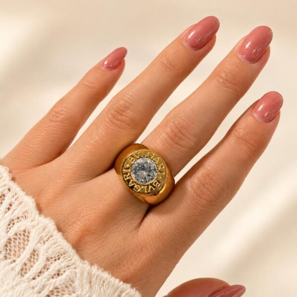 Anillo bulg grande piedra cubic