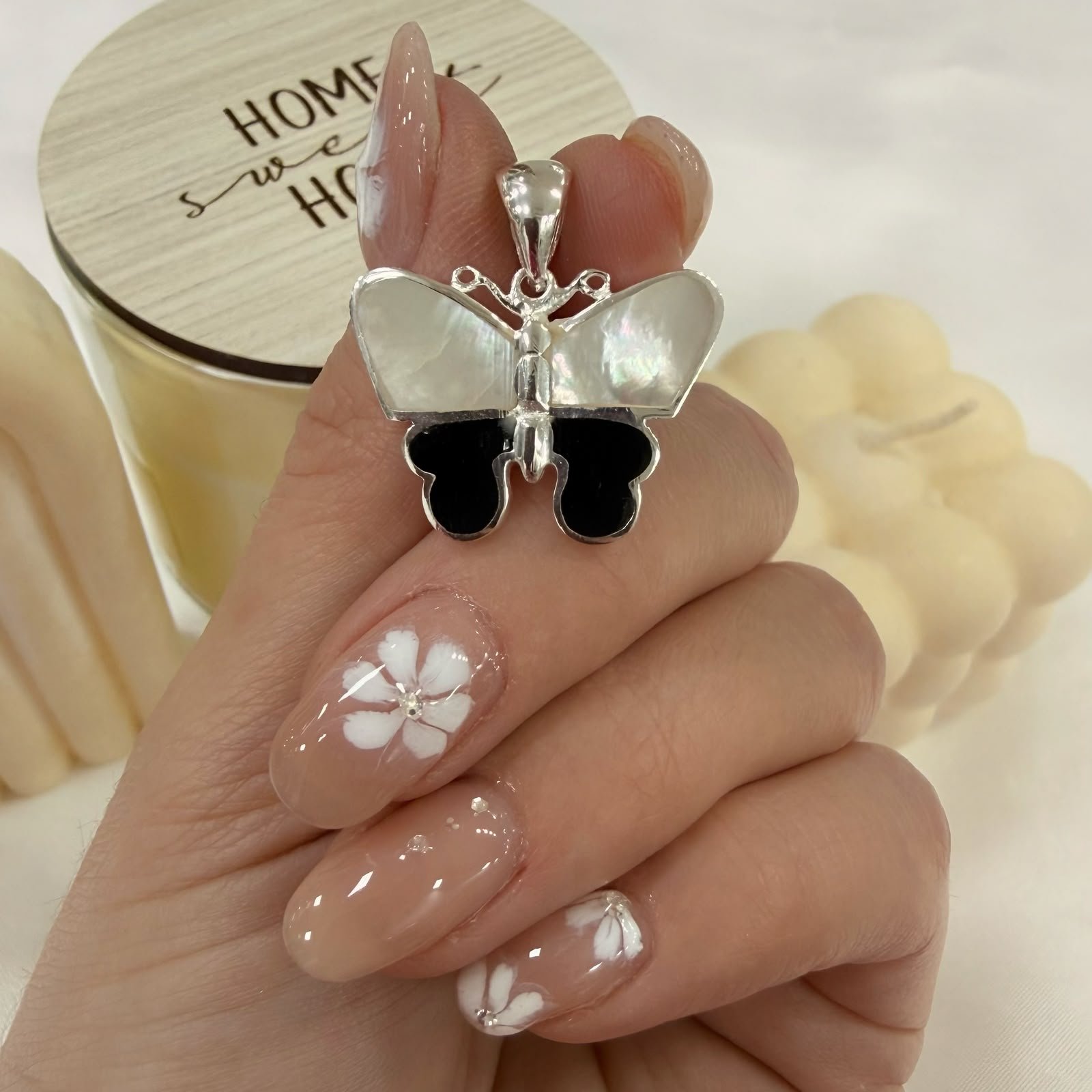 Dije a mariposa nacar combinado