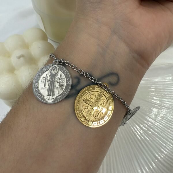 pulsera san benito combinada acero  y dorado