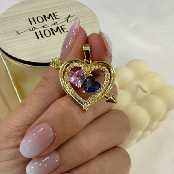 dije corazon cubic flecha dorado