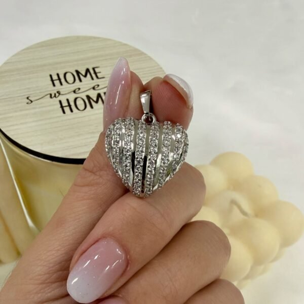 a dije a corazon rayado a cubics a.q