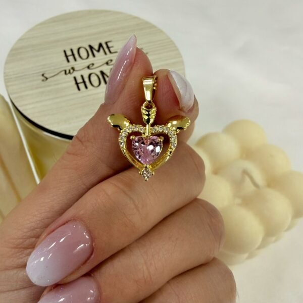 Alternative view of dije corazon alado cubic colores varios x unidad dorado