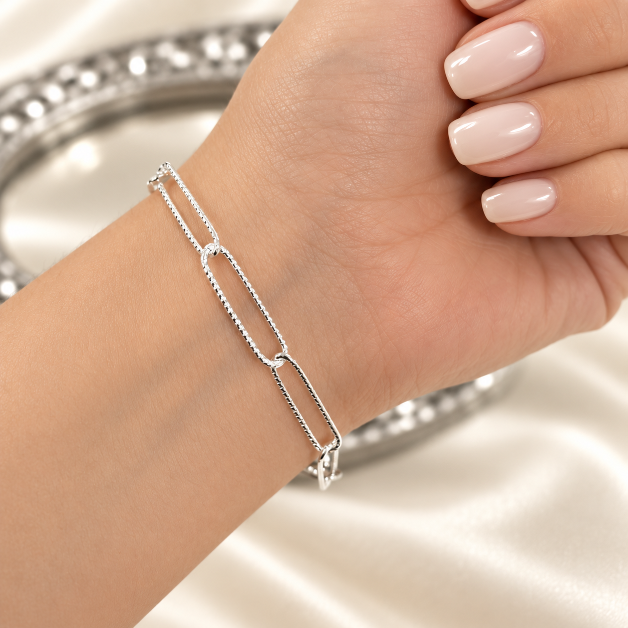a Pulsera forcet alargada trabajada