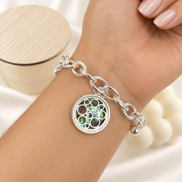pulsera con dije nacar circulo