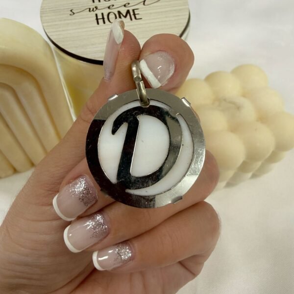 Alternative view of dije iniciales  nacar (elegir letra) a.q outlet