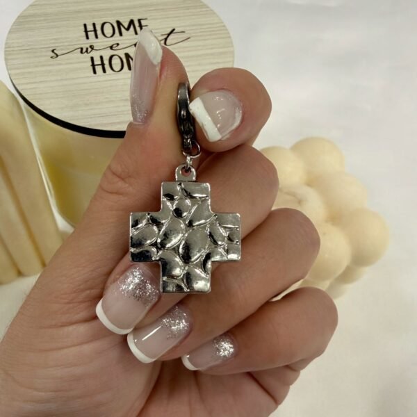 Alternative view of dije cruz mosqueton a.q outlet