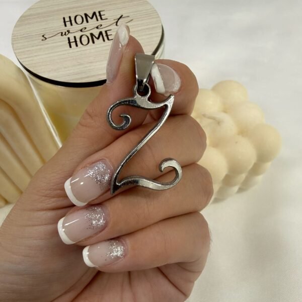 Alternative view of dije iniciales (elegir letra) a.q outlet