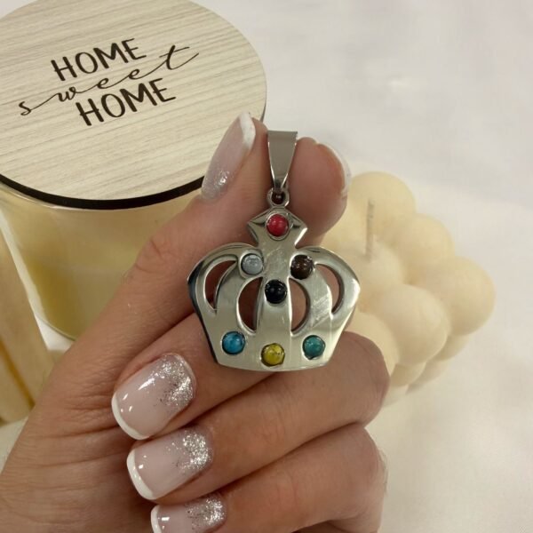 Dije Corona Con Apliques