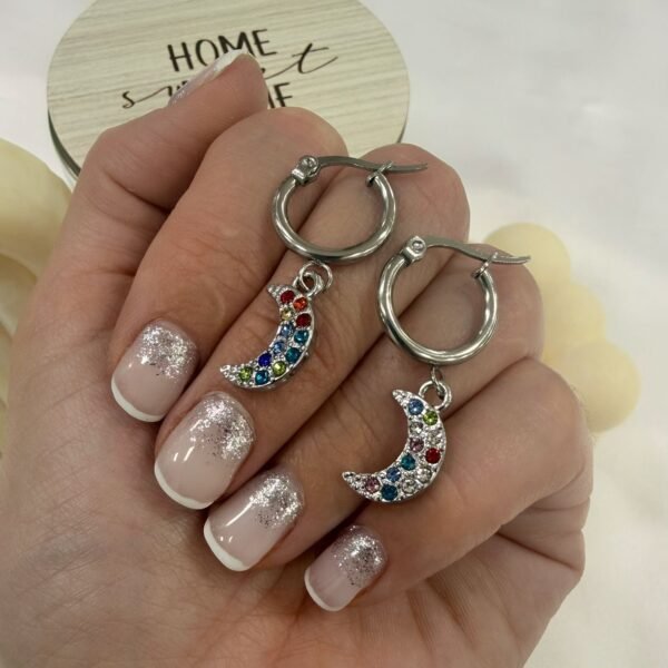 argollas con dije luna y cubics