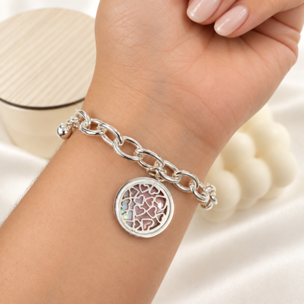 pulsera con dije nacar corazado