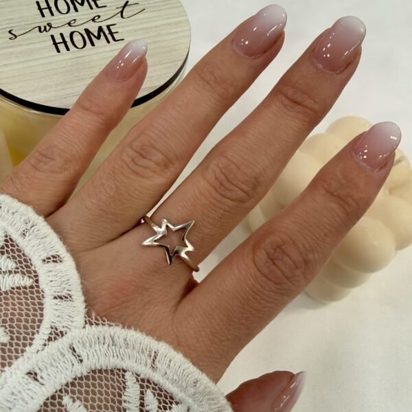 a Anillo liso estrella
