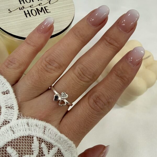 a Anillo Ava cubic 10 con cubics