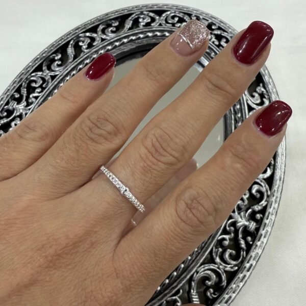 a Anillo Ava cubic 11