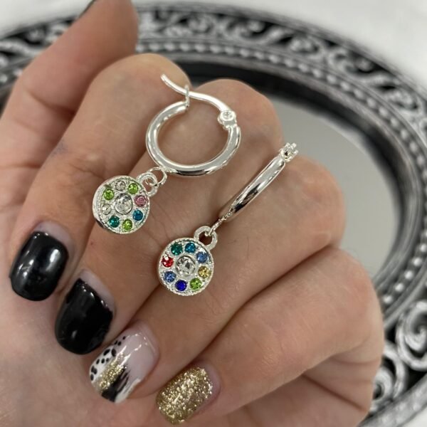 argollas con dije circulo cubics