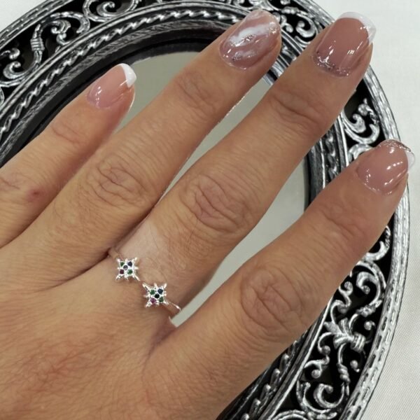 a Anillo Ava cubic 21 regulable