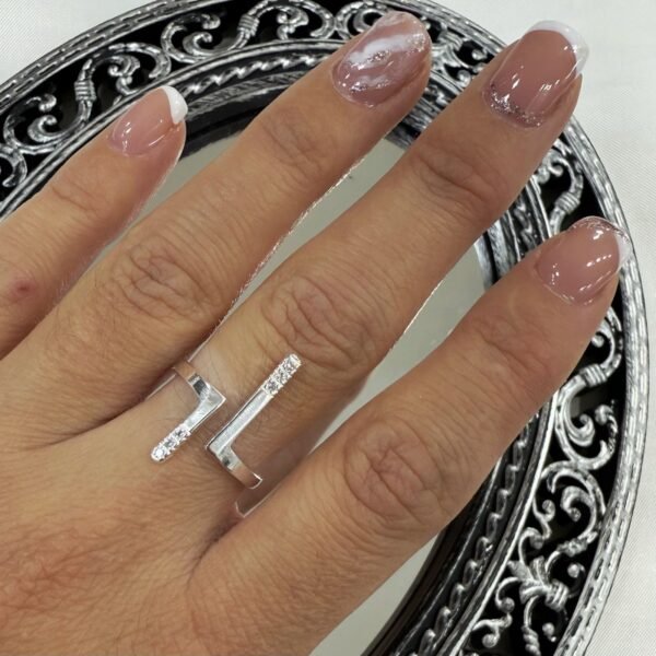 a Anillo Ava cubic 29