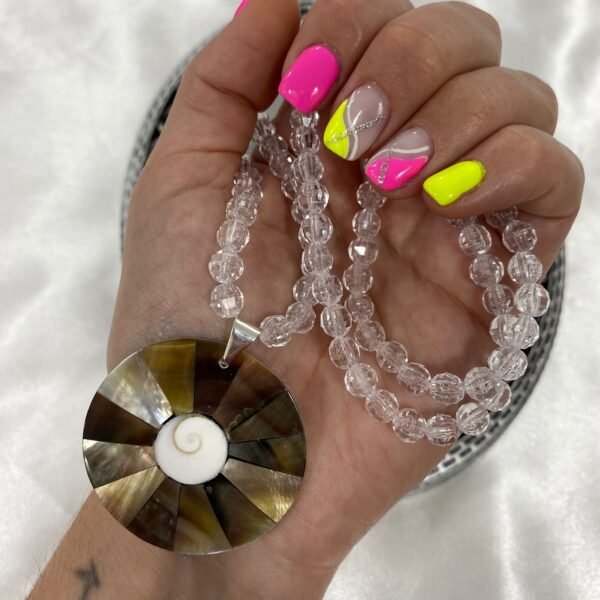 cadena tornasol white con dije de plata y nacar