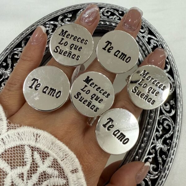 a a kit x 6 anillos surtidos talles variados modelo frases