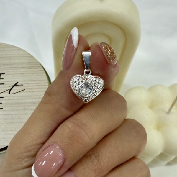 dije corazon trabajado con cubic