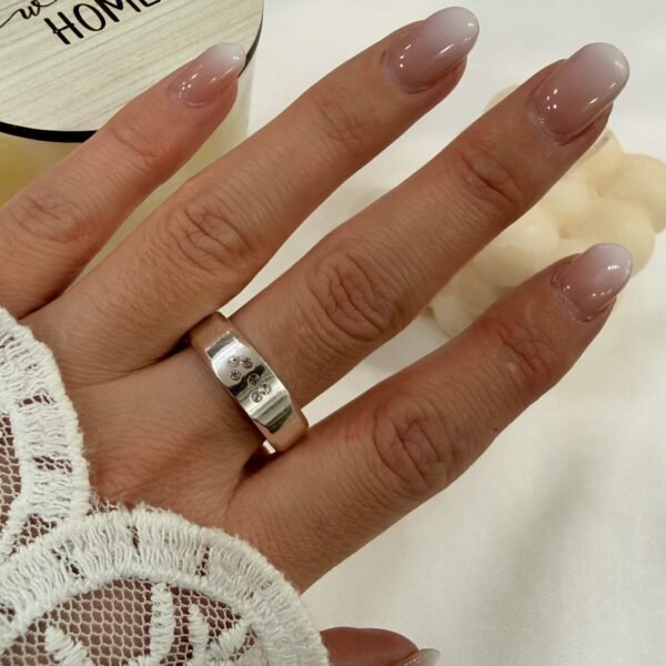 a anillo adad 16