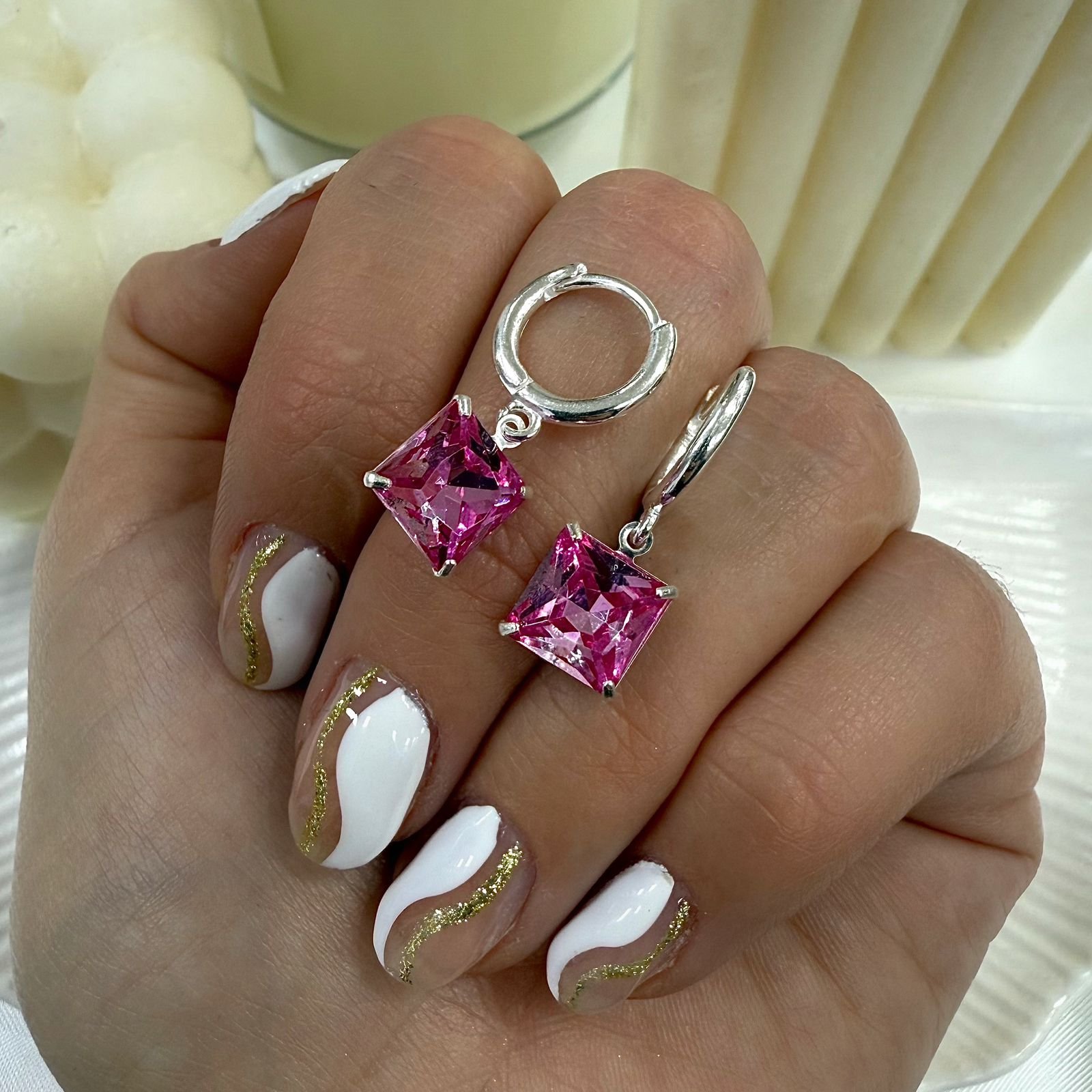 a argollas brisura cubic sw cuadrado rosa