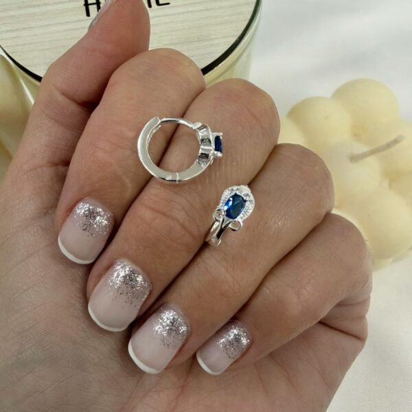 Argollas huggies cubic circon azul 6