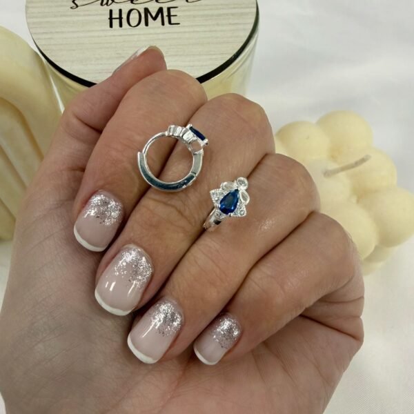 Argollas huggies cubic circon azul 3