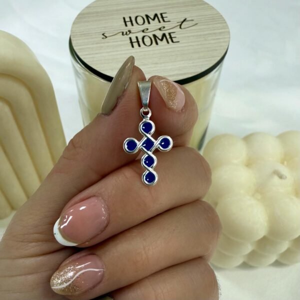 a a dije 0 cruz esmaltada azul