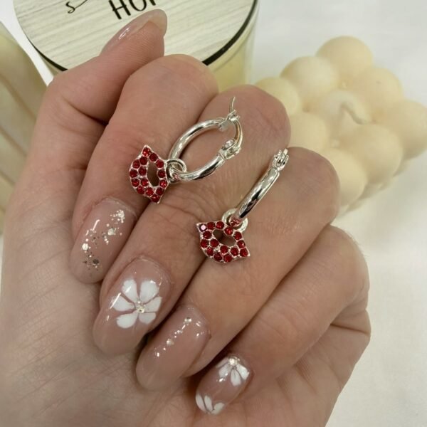 argollas con dije kiss