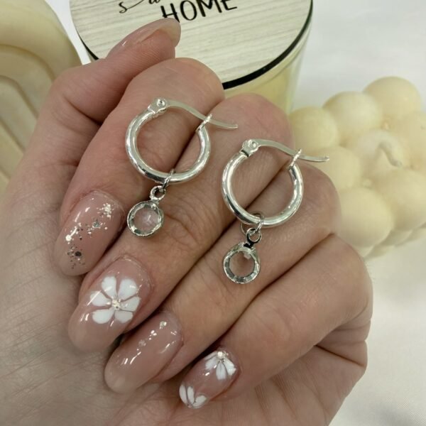 argollas con dije cristal blanco