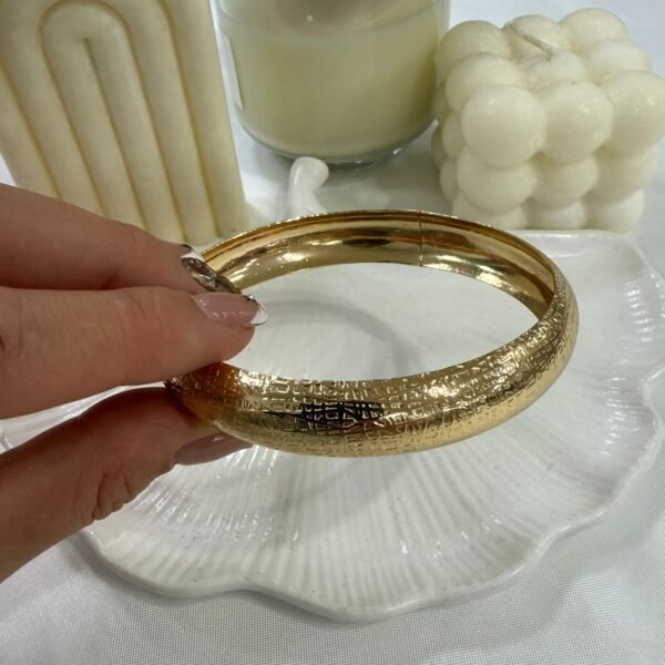 Alternative view of esclavas  doradas mod 6 A