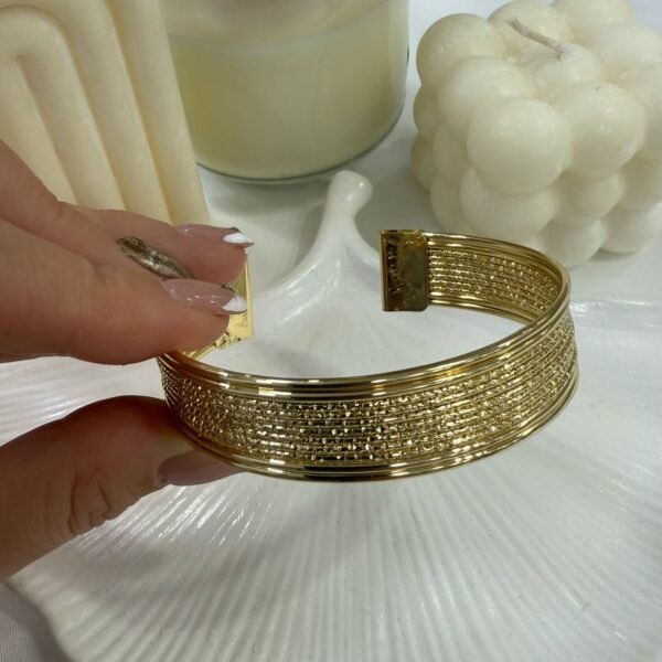 Alternative view of esclavas  doradas mod 35