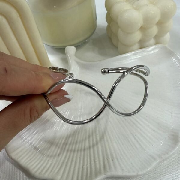 Alternative view of 0 esclavas  plateadas mod 34