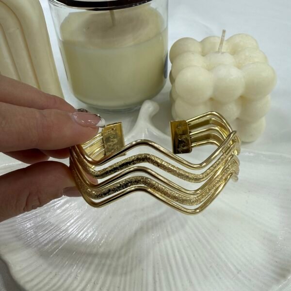 Alternative view of esclavas  doradas mod 45