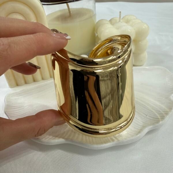 Alternative view of esclavas  doradas mod 43