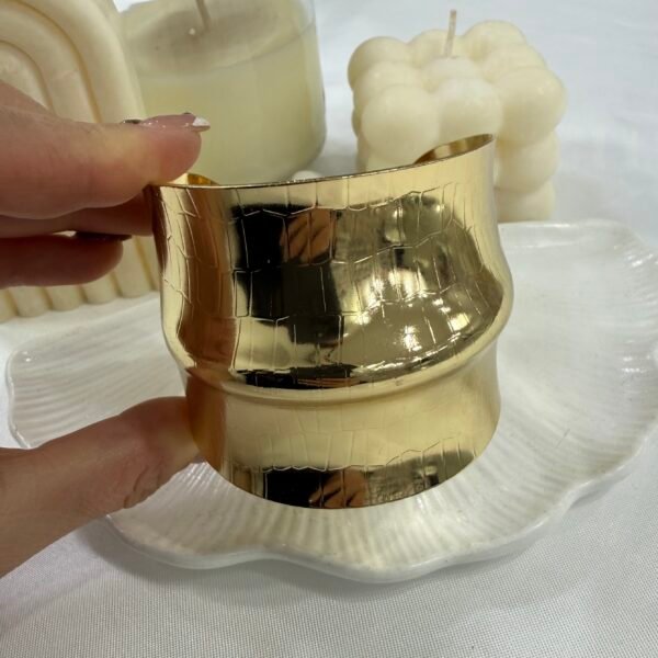 Alternative view of esclavas  doradas mod 47