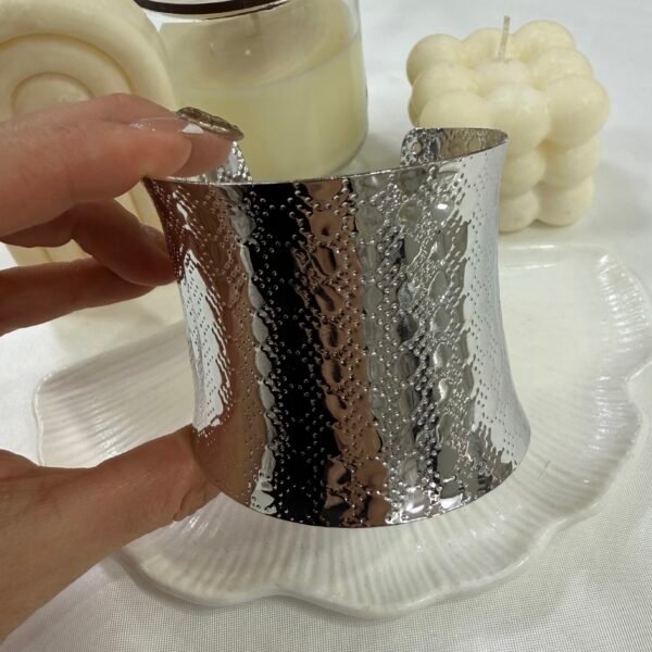 Alternative view of 0 esclavas  plateadas mod 48