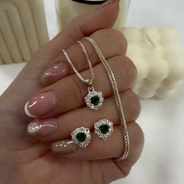 A Dije esmeralda plata 925 con cadena plata  y aros plata mod 11