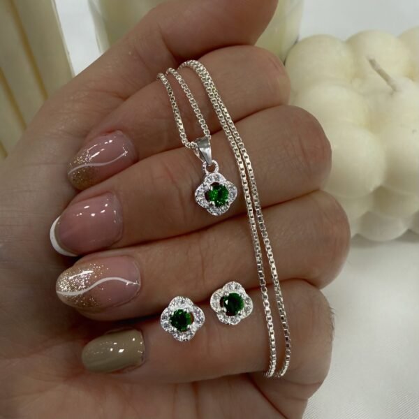 A Dije esmeralda plata 925 con cadena plata 45cm y aros plata mod 8
