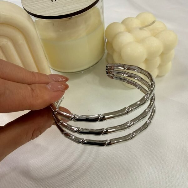 Alternative view of 0 esclavas  plateadas mod 54