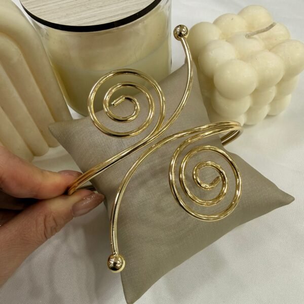 brazalete dorados mod 8