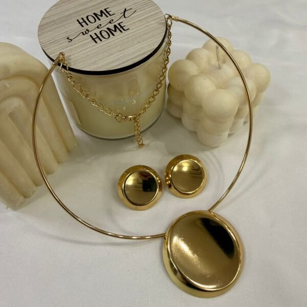 conjunto dorado con aros modelo circulo