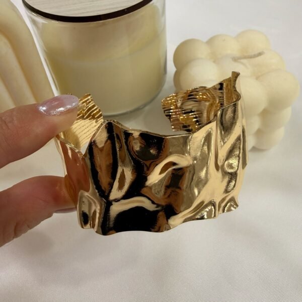 Alternative view of esclavas  doradas mod L