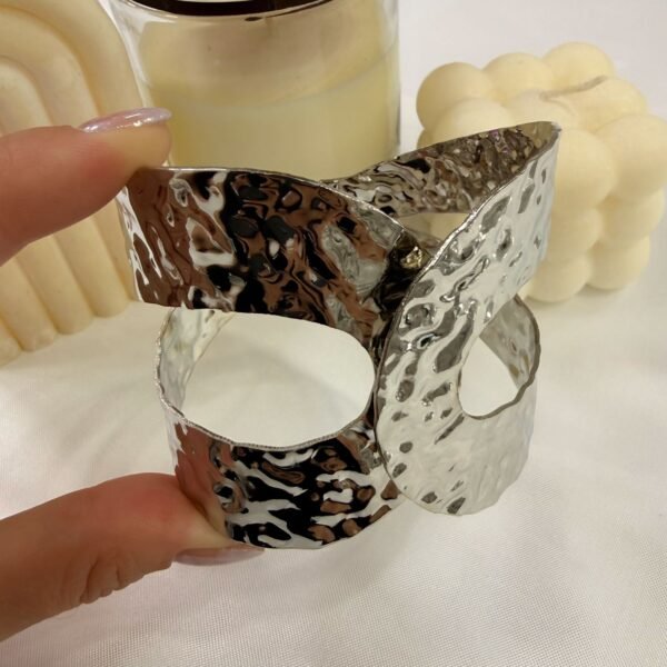 Alternative view of 0 esclavas  plateadas mod D