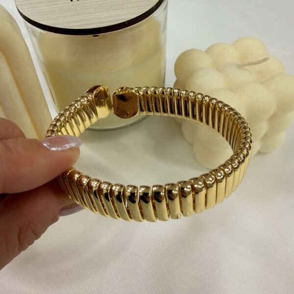 Alternative view of esclavas  doradas mod O