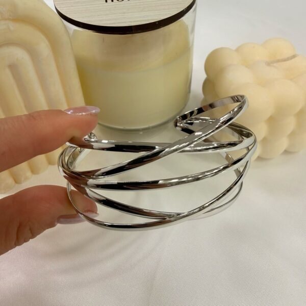 Alternative view of 0 esclavas  plateadas mod I